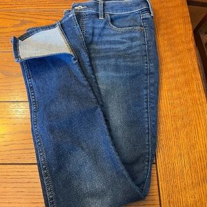 EUC Old Navy Rockstar Super Skinny split hem jeans, size 4